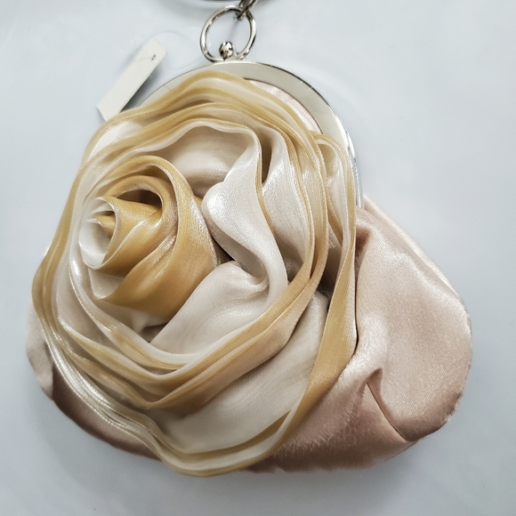 NWT Creamý Rosette Evening Handbag Georgette Satin Silvertone Round Ring Handle - Picture 4 of 11